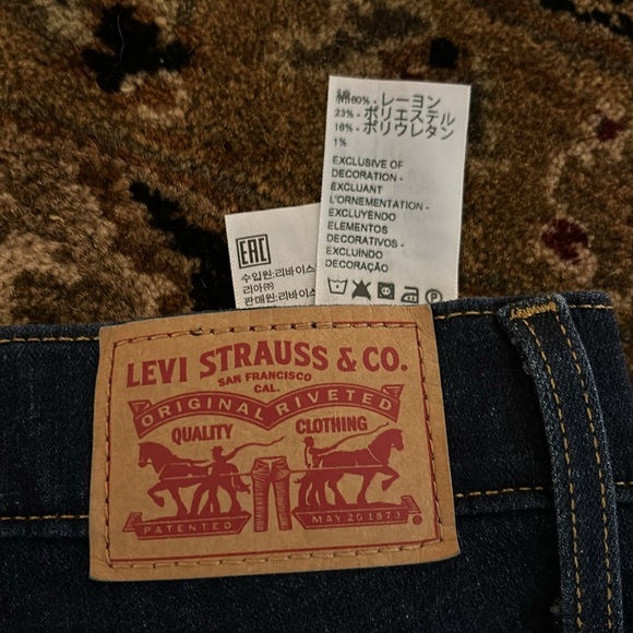 Great Levi’s stretch jeans size 24 - Picture 2 of 4